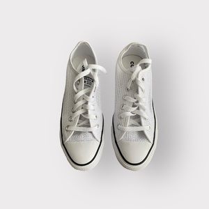 NEW - Converse low top size W7